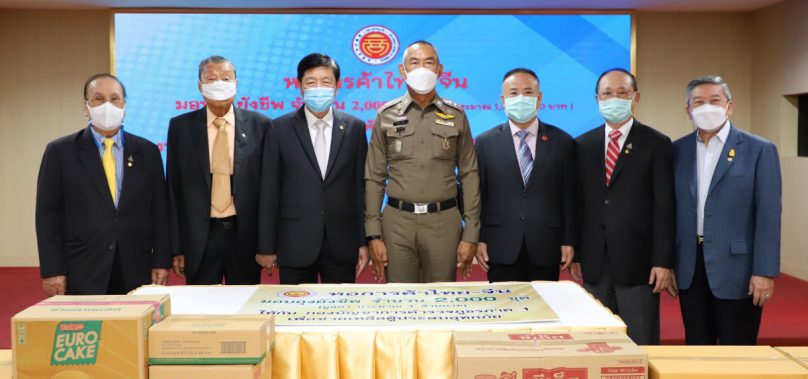 หอการค้าไทย-จีน มอบถุงยังชีพ 2,000 ชุด ให้กับผู้บัญชาการตำรวจภูธร ภาค 1 เพื่อช่วยเหลือผู้ประสบอุทกภัย